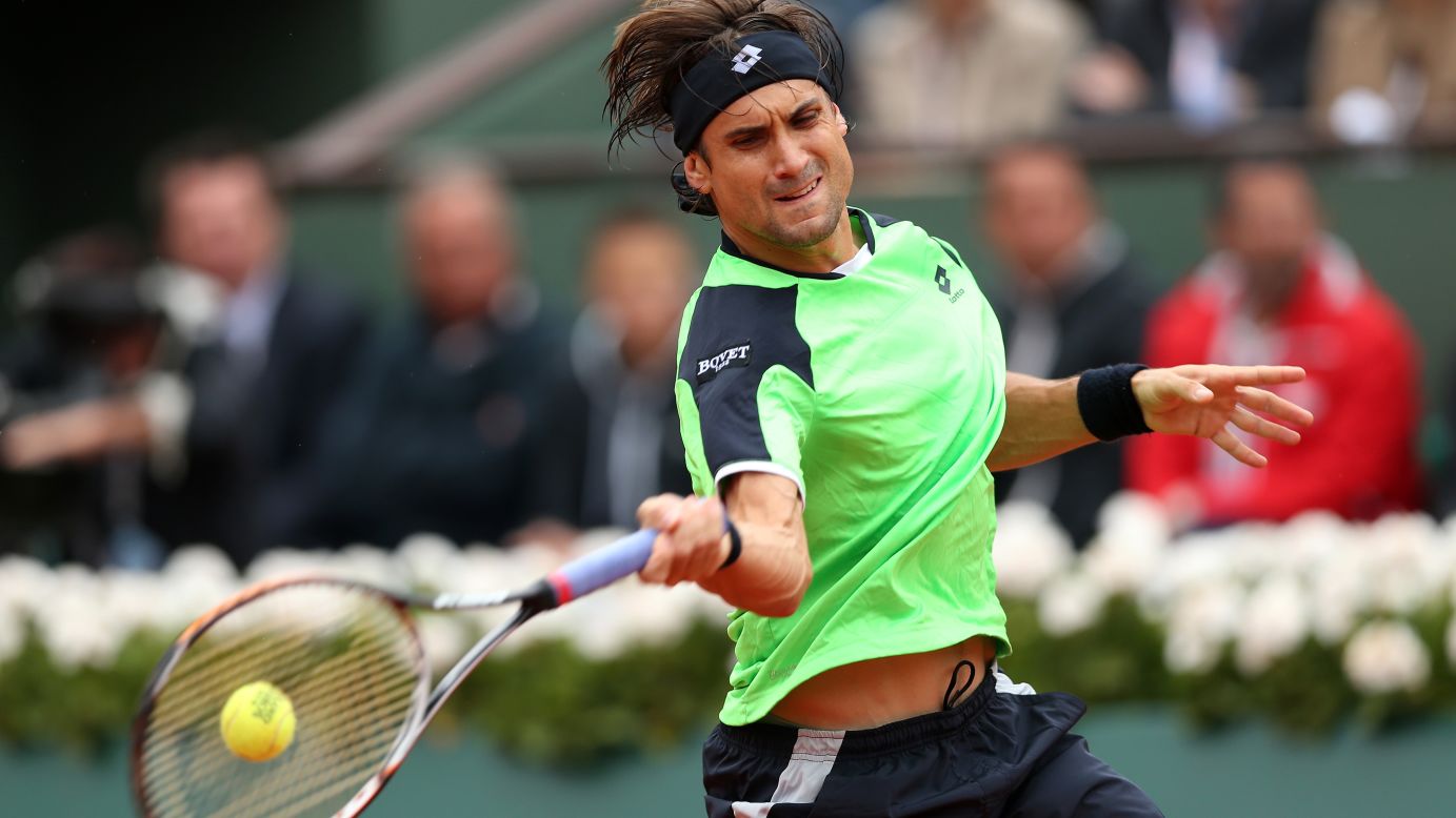 Ferrer plays a forehand to Nadal.