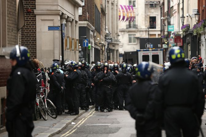Police diffuse anti-G8 protesters on June 11.