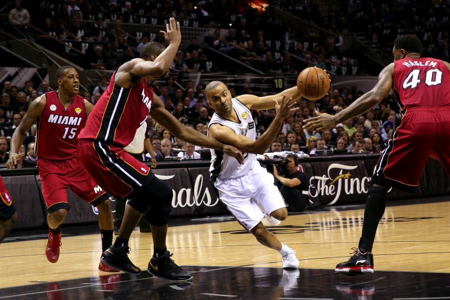 Tony Parker of the San Antonio Spurs drives on Chris Bosh of the Miami Heat in the first quarter.