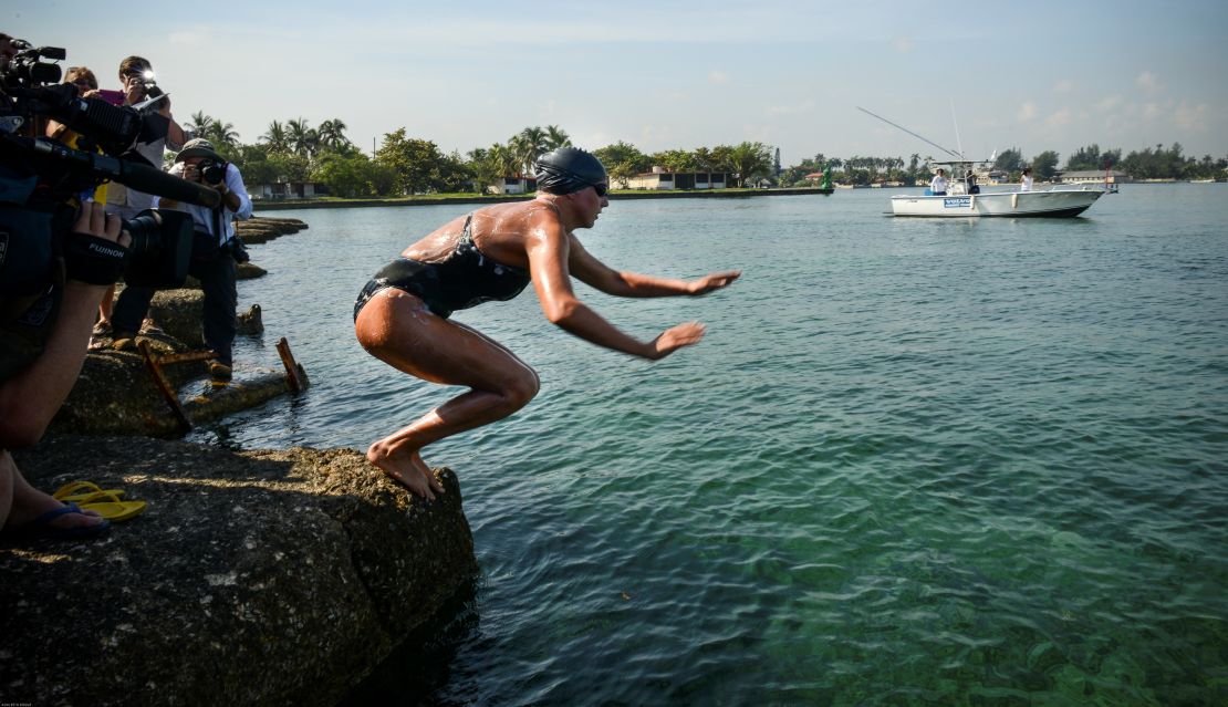 Australian swimmer Chloe McCardel dives from Marina Hemingway in Havana, on June 12, 2013.