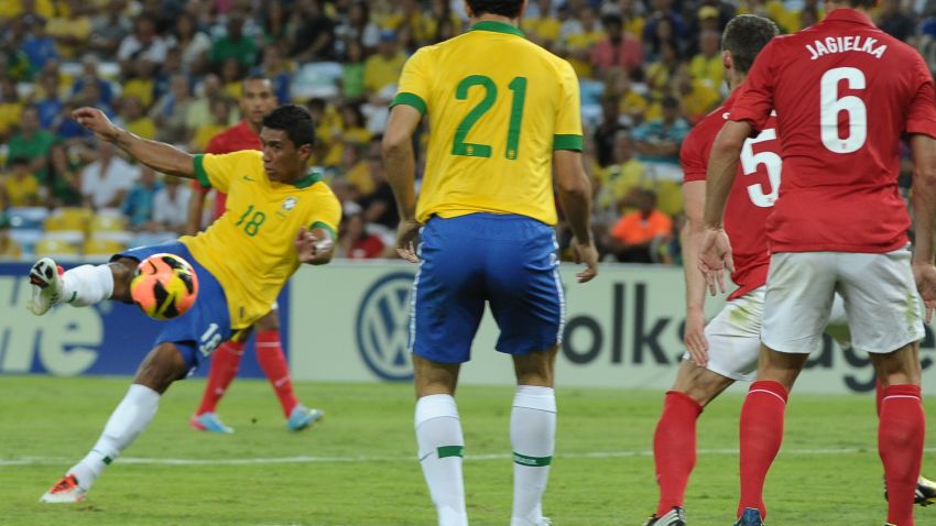 England vs brazil. Бразилия Англия 2002. Бразилия Англия 2013 год 2:2. Англия - Бразилия - 1:2 (1:1). Сборная Бразилии и Англии.