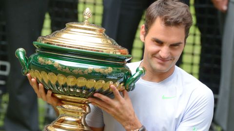 Swiss tennis star Roger Federer has now held the winner's trophy six times at the grass-court event in Halle, Germany.