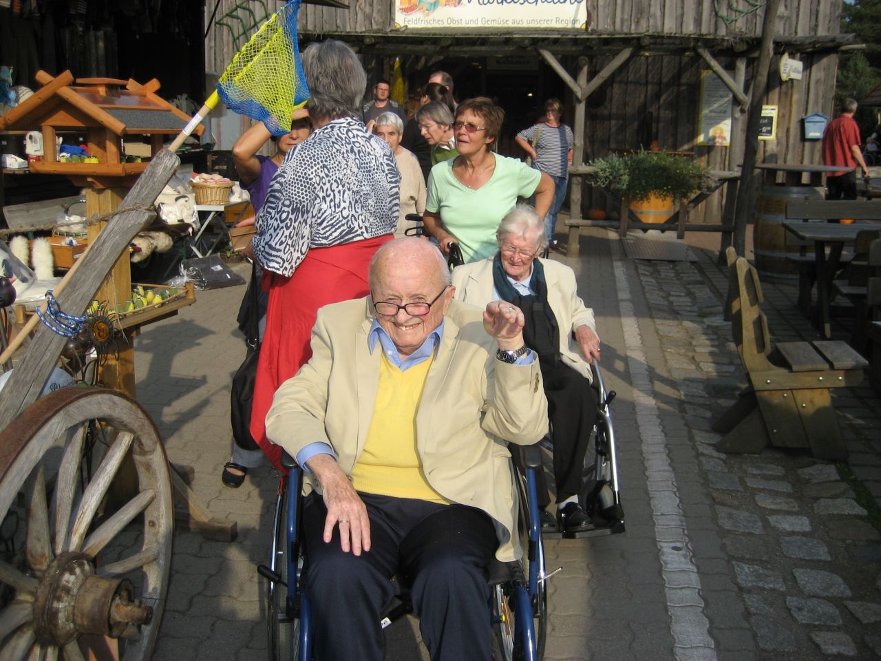 Residents Hans-Georg Neumann and Margot Henke on a field trip to an asparagus farm near Potsdam.
