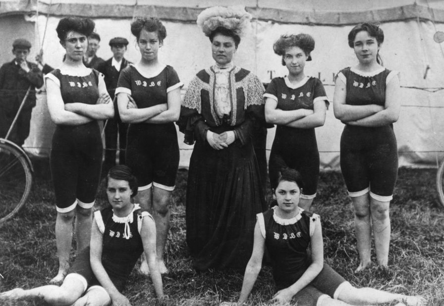 When the practice of swimming as a sport caught on thanks to the modern Olympic Games, bathing suits became streamlined, for greater mobility. These women competed in the RSC swimming gala in 1906.