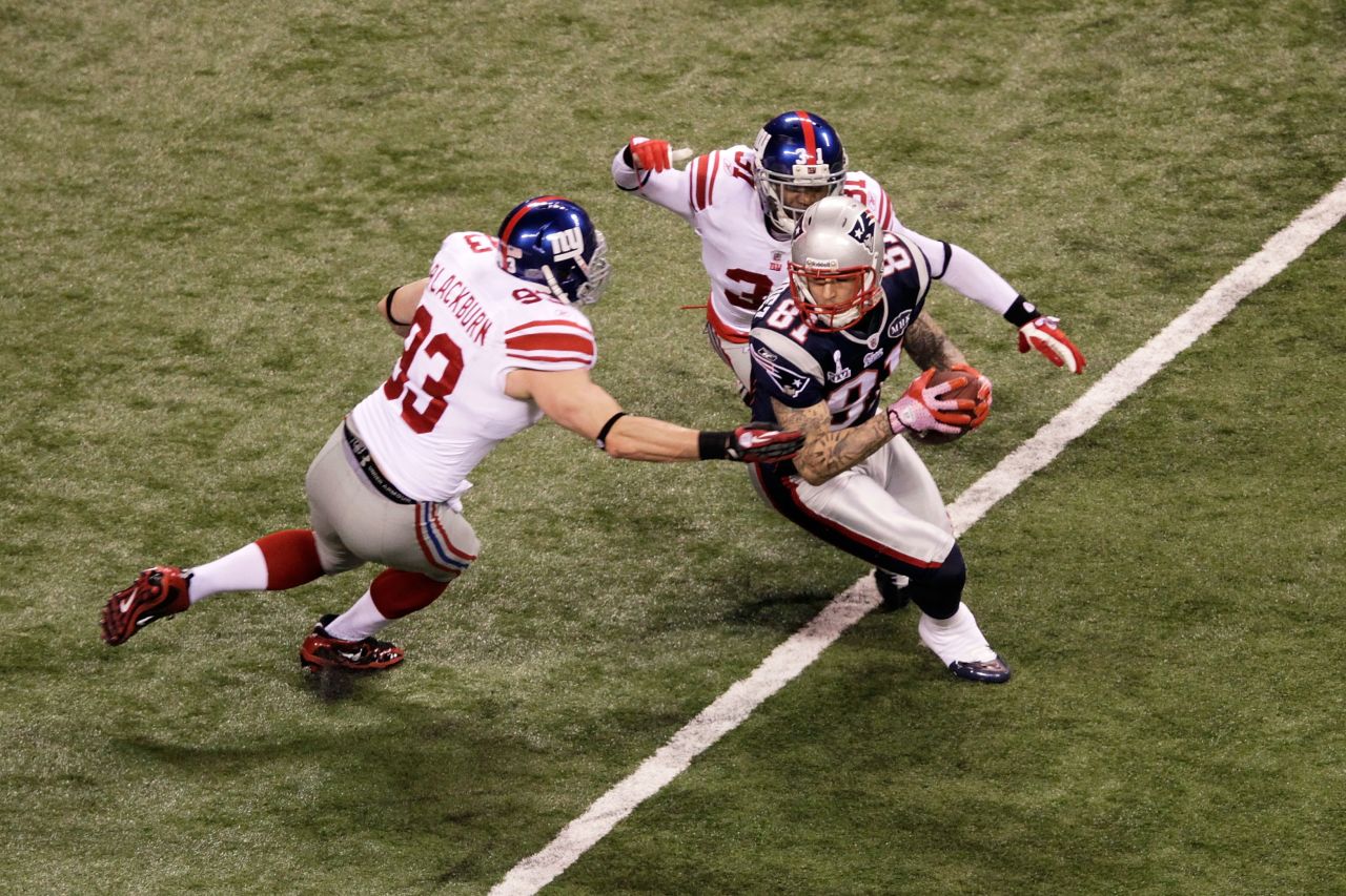 Hernandez catches a pass against Chase Blackburn and Aaron Ross of the New York Giants during Super Bowl XLVI on February 5, 2012, in Indianapolis.