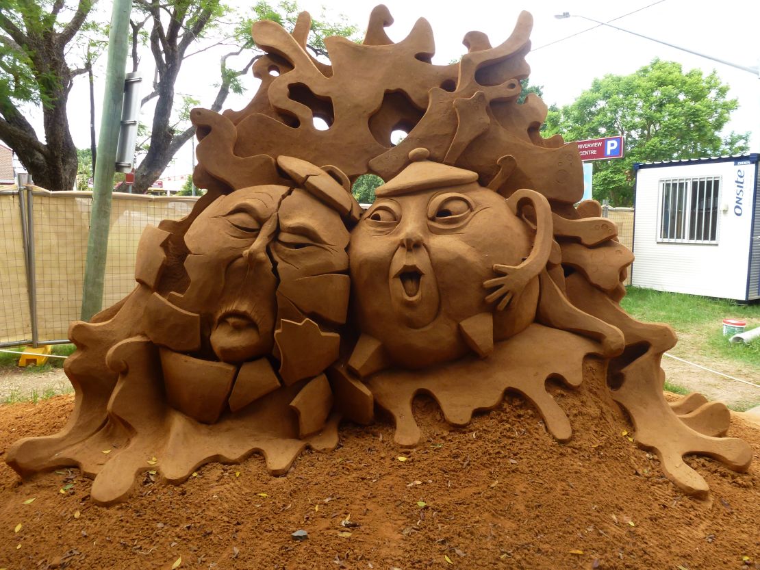 Jino Van Bruisessen's sand sculpture -- titled "Two Pots" -- won 1st place at Australia's Hawkesbury event this past January.