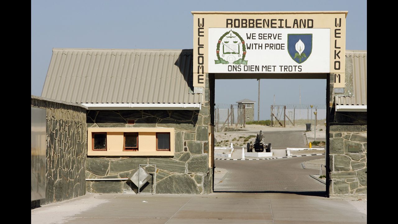 A sign welcomes visitors to the island.