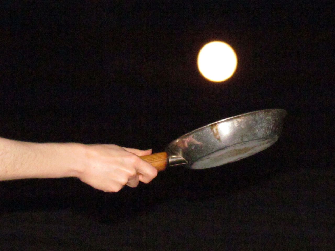 <a href="http://ireport.cnn.com/docs/DOC-994228">Joyce Kelley Clinton </a>and her husband, Andy, wanted to flip some supermoon pancakes for their creative photograph. "We did not know how difficult it would be to arrange the photo so that the moon was an equivalent size with the pan," she said. "It required a lot of crouching, shifting, stepping, lifting, and maneuvering. And also giggling."