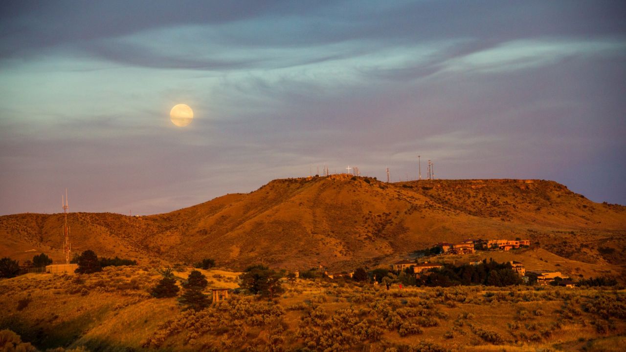 <a href="http://ireport.cnn.com/docs/DOC-993732">Robin Hadder</a> hiked into the foothills of the Boise Mountains in Idaho and used a compass to estimate where the supermoon would rise. "Looking up and seeing the moon is not a unique experience as a human being, but photos always bring an emotional response. Perhaps it is because of the symbolism of the moon in every culture throughout time. Such a large moon, in frame with landmarks that define a city or region, can be awe-inspiring," she said. 