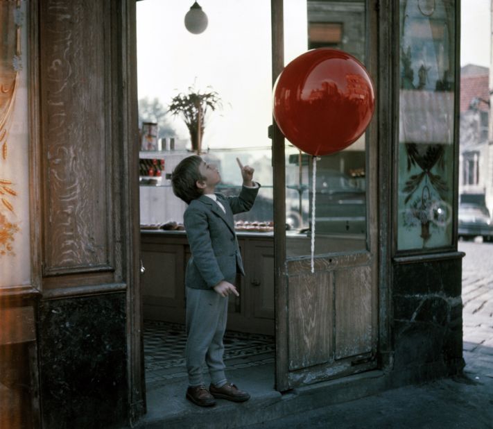 Not all of cinema's finest puppetry makes use of such complex animatronics. Albert LamorisseIt managed to turn a helium balloon (with a mind of its own) into the joint-protagonist of his classic short film "<strong>The Red Balloon.</strong>"