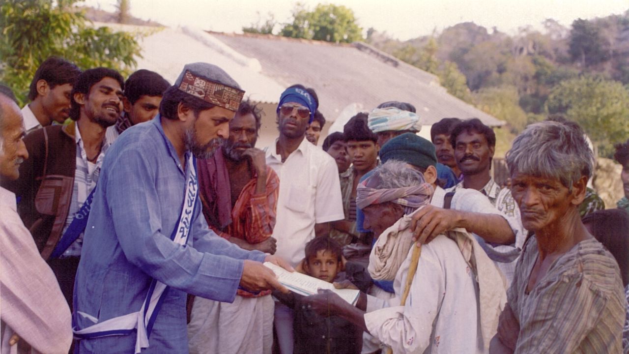 Professor Anil Gupta meets local Indian inventors