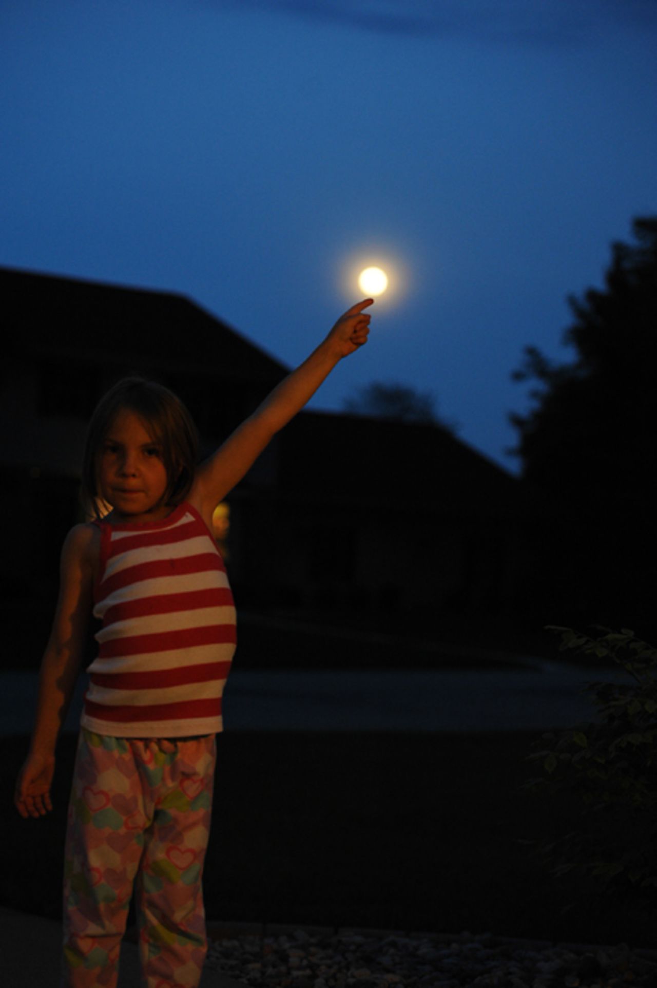 <a href="http://ireport.cnn.com/docs/DOC-994716">Sarah Schmidt</a> captured her daughter Katelyn in an E.T.-inspired pose in Neenah, Wisconsin.