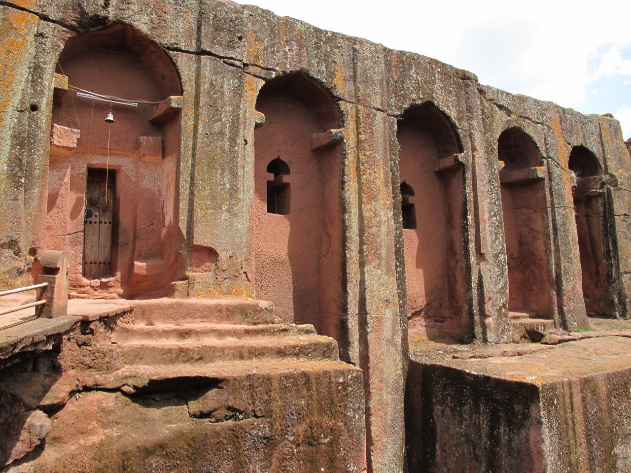 In Lalibela, the many sacred sites are linked by tunnels. The chiseled creations have turned this mountain town into a place of pride and pilgrimage for worshipers of the Ethiopian Orthodox Church, attracting 80,000 to 100,000 visitors every year.