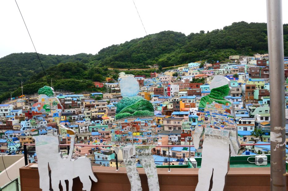 Korean artists and art students have installed various works of art throughout Gamcheon village. Can you spot the painted sculptures in this photo? 