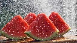 This melon contains the richest sources of lycopene, a cancer-fighting antioxidant found in red fruits and vegetables.