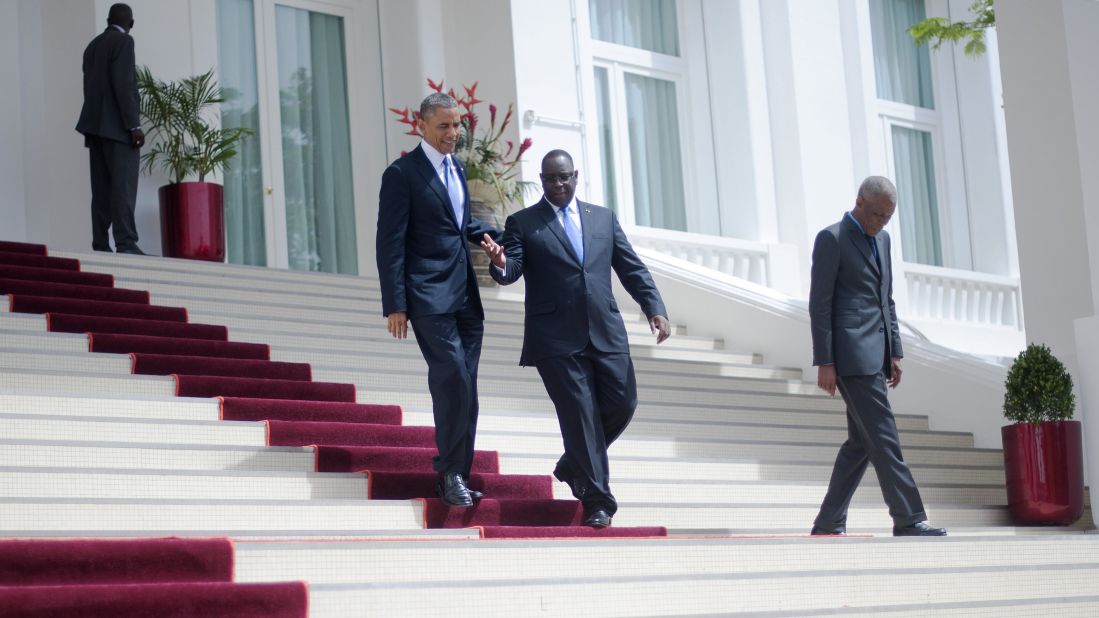 Obama and Sall walk to a press conference.