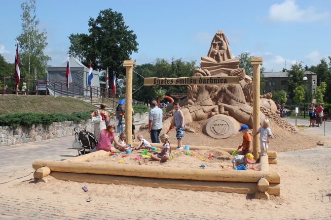 The 2011 Latvian event also included a sand box where children could develop their skills as possible future sculptors.
