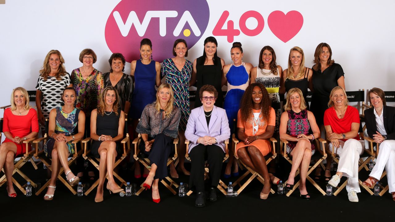 WTA founder Billie Jean King is flanked by Maria Sharapova and Billie Jean King at a special gathering of former No.1s to mark the 40th anniversary.