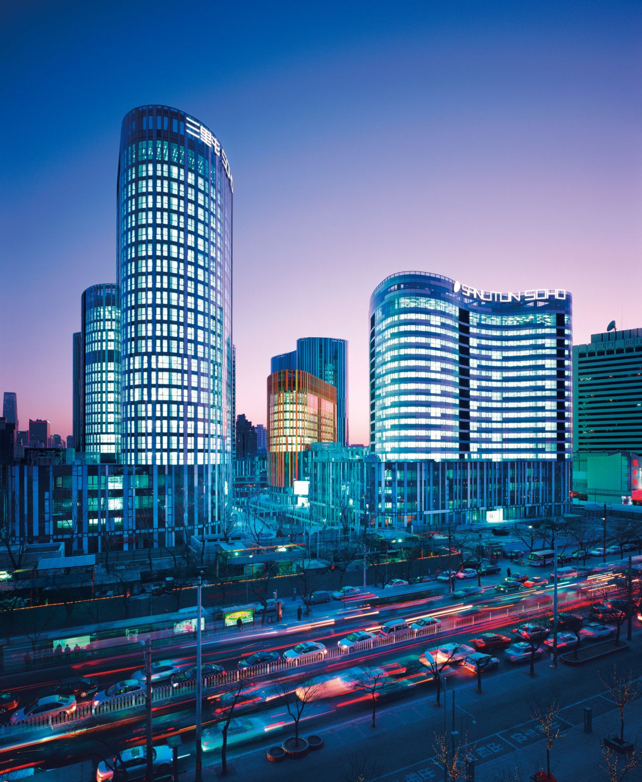 Sanlitun SOHO has become one of the liveliest shopping streets in Beijing, with its five malls linked with a rollerskating rink and mesmerizing courtyard.