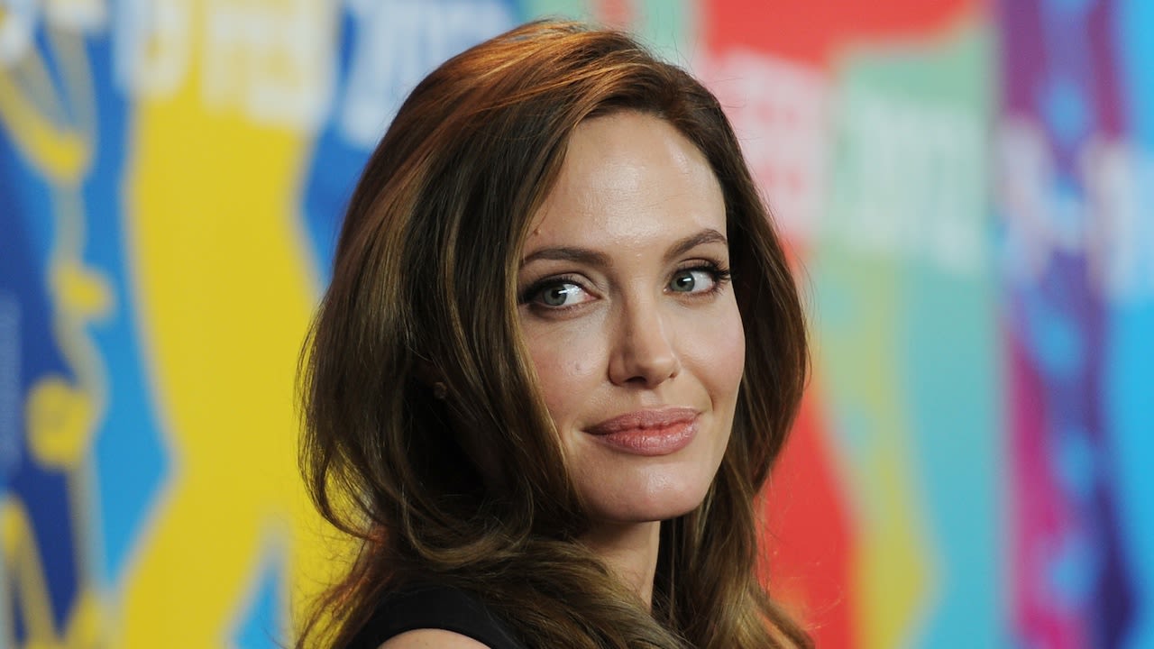 Actress Angelina Jolie <a href="http://www.cnn.com/2013/05/14/showbiz/angelina-jolie-double-mastectomy/index.html">announced in May</a> that she underwent a preventive double mastectomy after learning she carries a mutation of the BRCA1 gene, which increases her risk of breast and ovarian cancer. She was one of several celebrities whose medical treatments made news. Another is actress Valerie Harper, who <a href="http://www.cnn.com/2013/09/05/health/valerie-harper-cancer/">said in September</a> she did not have brain cancer, as previously reported, but lung cancer situated in the lining of her brain.