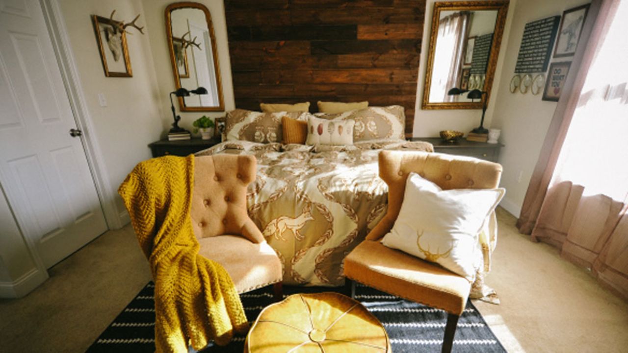 <a href="http://ireport.cnn.com/docs/DOC-996649">Liz Marie,</a> an interior design student and blogger from North Carolina, teamed up with her husband to create a headboard that would be the focal point of their master bedroom. They built their<a href="http://www.lizmarieblog.com/2012/12/master-bedroom-reveal/" target="_blank" target="_blank"> floor-to-ceiling headboard</a> from rustic boards that make a dramatic contrast against their cream bedroom walls.