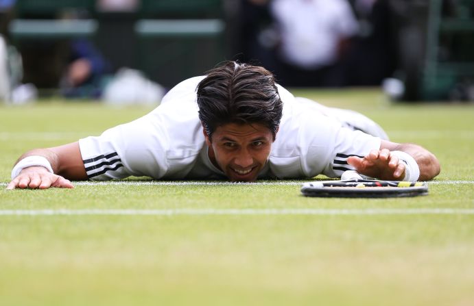 Leading by two sets to love, Verdasco then began to feel the pressure as Murray fought back to take the third 6-1. The home favorite then leveled the match after winning the fourth 6-4.