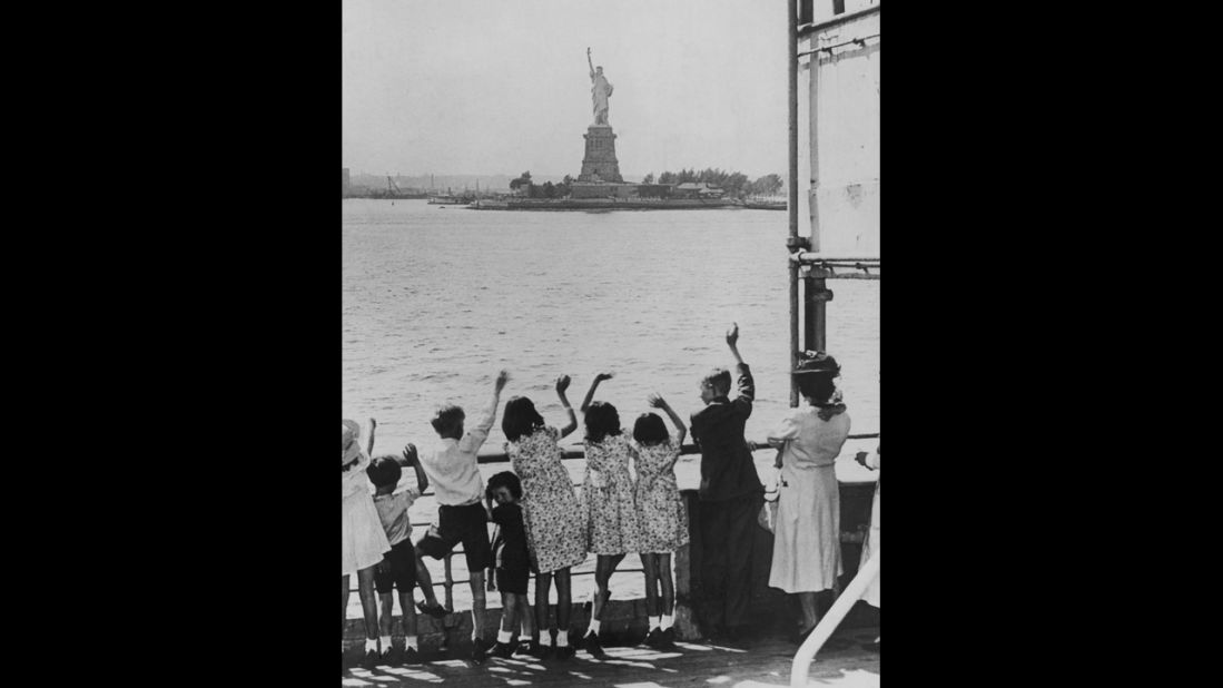 Refugee children from England arrive in New York Harbor in 1940.