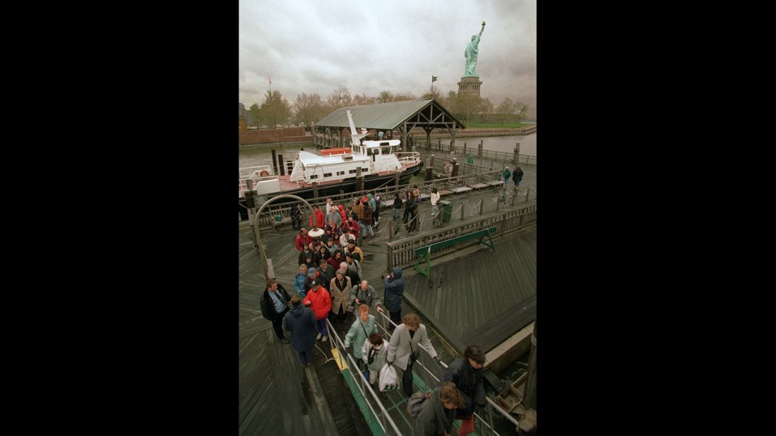 In November 1995, a federal budget crisis caused Liberty Island to close to tourists.