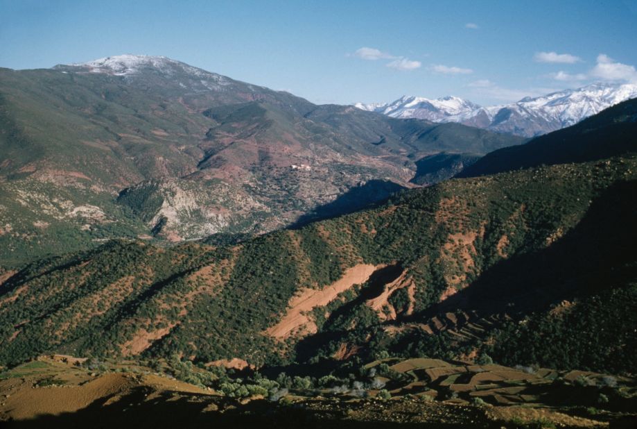 The vast mountainous range stretches for more than 2,000 kilometers, from Agadir in Morocco to Tunis in Tunisia. <em>Peak: 4,165 meters.</em>