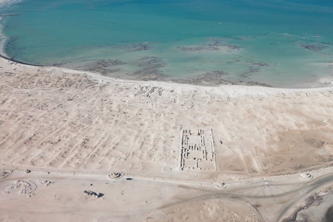 In the 18th century, a vast wall encircled the town and its bay in a 1.6 mile arc. The wall was defended by 22 semi-circular towers placed along the walls at regular intervals.