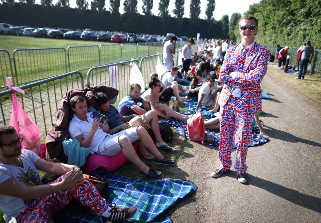 Fans lined up through the night to try and claim a place on 'Murray Mound' to watch the action on the big screen.