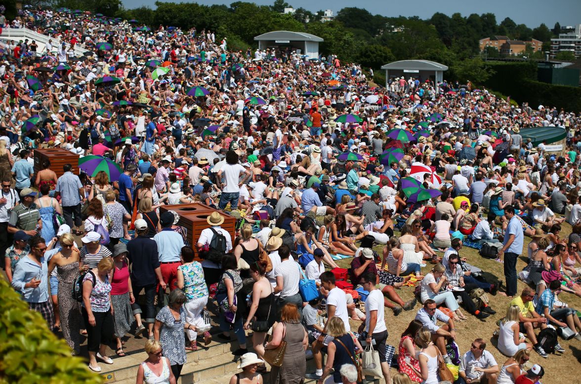Fans flocked to Murray Mound with Britain hoping its 77-year wait for men's singles champion at Wimbledon would finally come to an end.