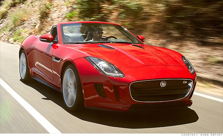 Este jaguar convertible F-Type V8 S posee un motor V8 de cinco litros y 495 caballos de fuerza.