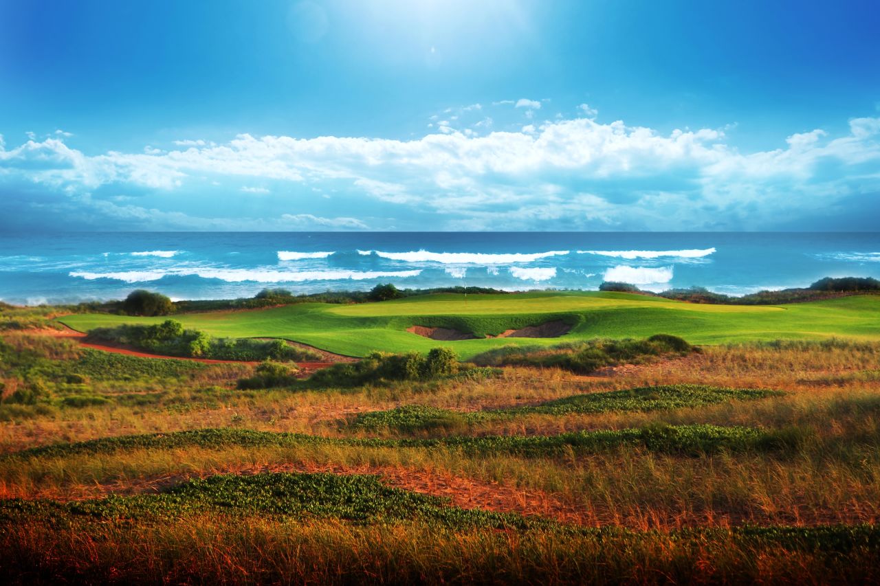 A links course that stretches alongside the beach and dunes on the Atlantic Ocean, the par 72 course can be stretched to 7,484 yards from the back tees. Several  sets of tees allow mortals to play at distances ranging from 6,142-6,647 yards.