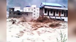china landslide floods buildings collapse_00001924.jpg