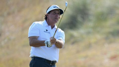 Phil Mickelson, the highest-ranked golfer at the Scottish Open, finished two shots behind leader John Parry in the first round. 