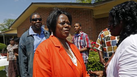 At a news conference outside her home, Patricia Unger called for a federal investigation into her son's death.