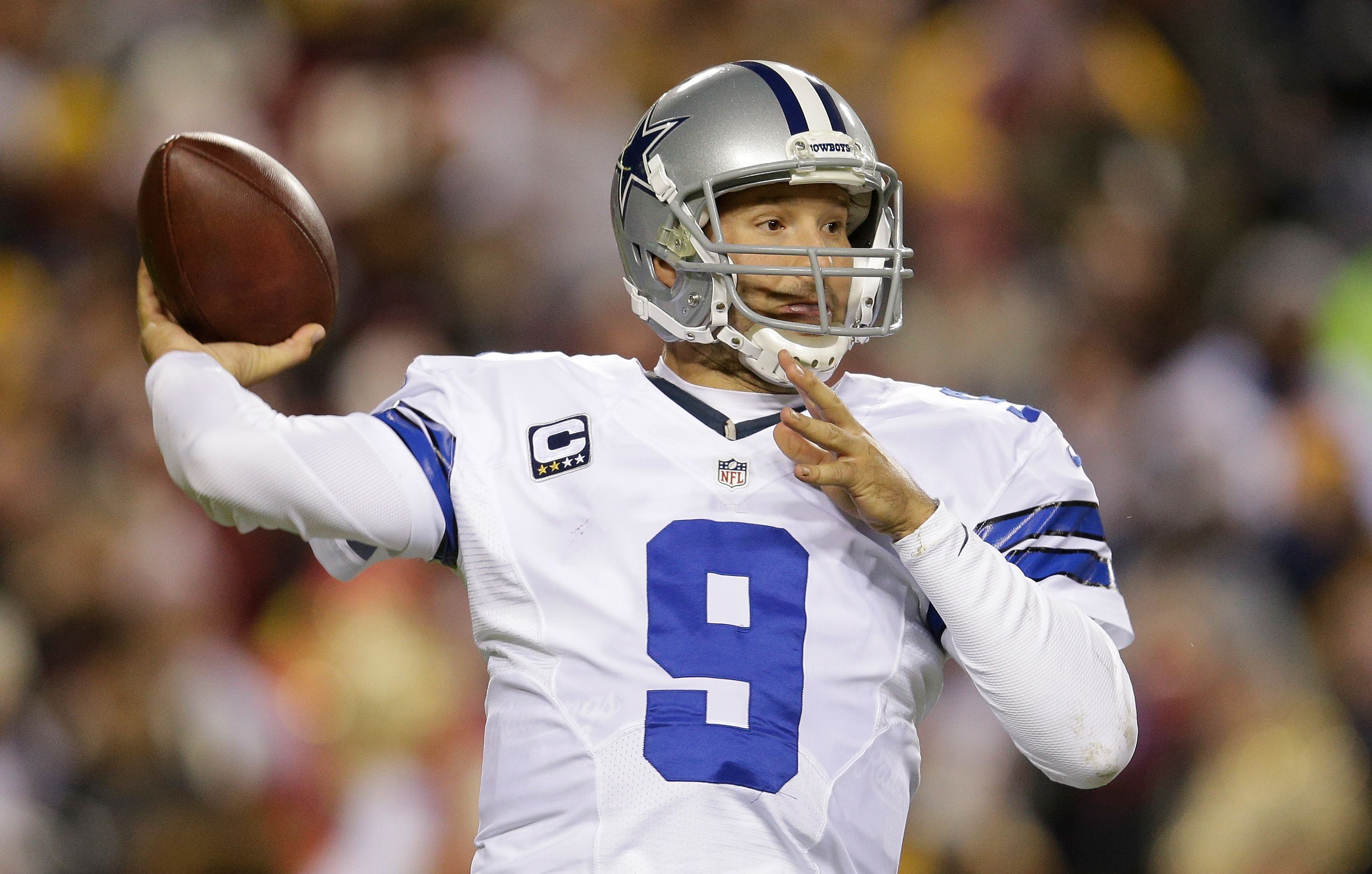 ESPN offering Tony Romo record-setting deal to leave CBS