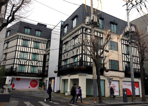 The 8seconds flagship store launched in Garosugil last year to massive fanfare. Lines formed around the block. 