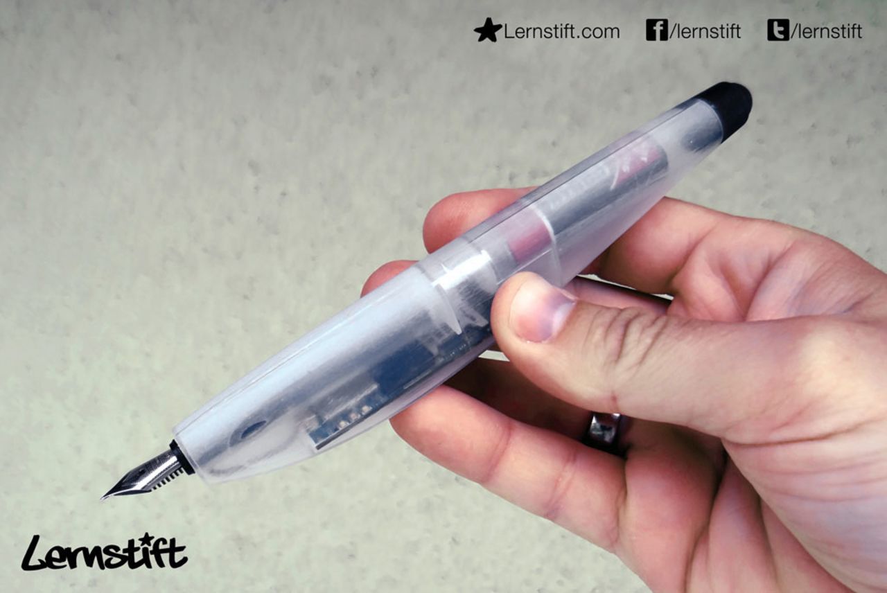 A German inventor has created a pen with a computer built in to its casing, which alerts the user to spelling mistakes as they write. 