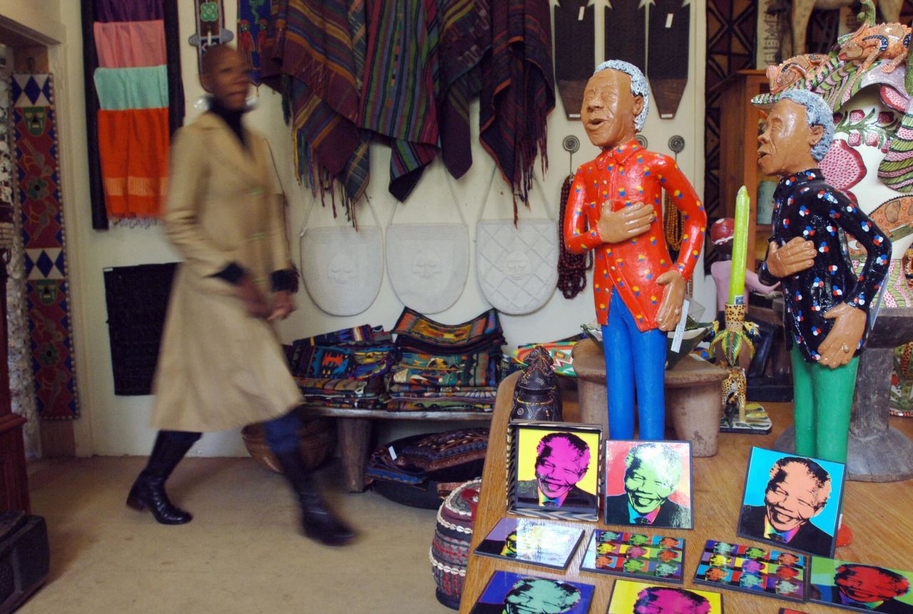 <strong>SOUTH AFRICA:</strong> Ceramic statues of Mandela are seen in a shop in Johannesburg.