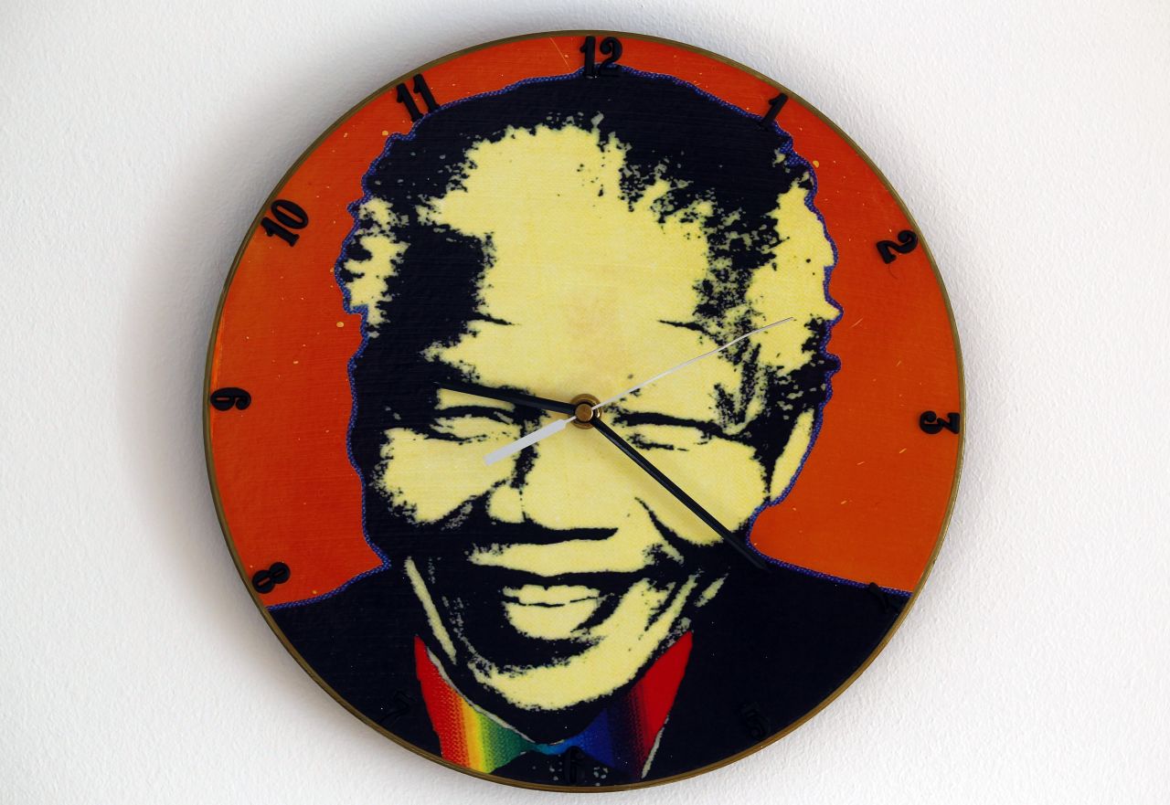 <strong>POLAND:</strong> A clock in Warsaw is made out of an old vinyl record and painted with Mandela's headshot.