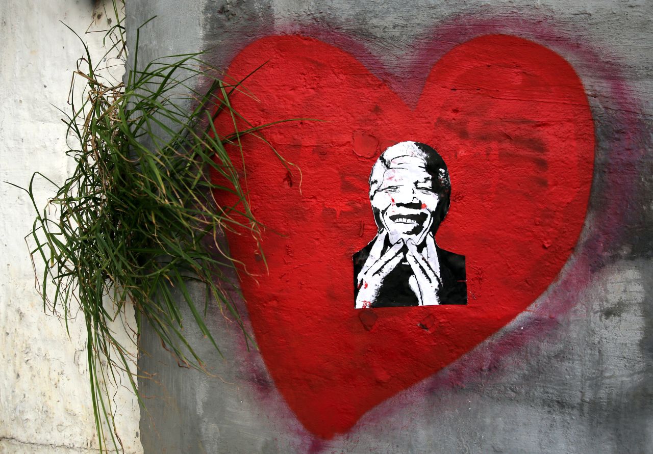 <strong>SOUTH AFRICA:</strong> Street art expressing love for Mandela is found in Cape Town.