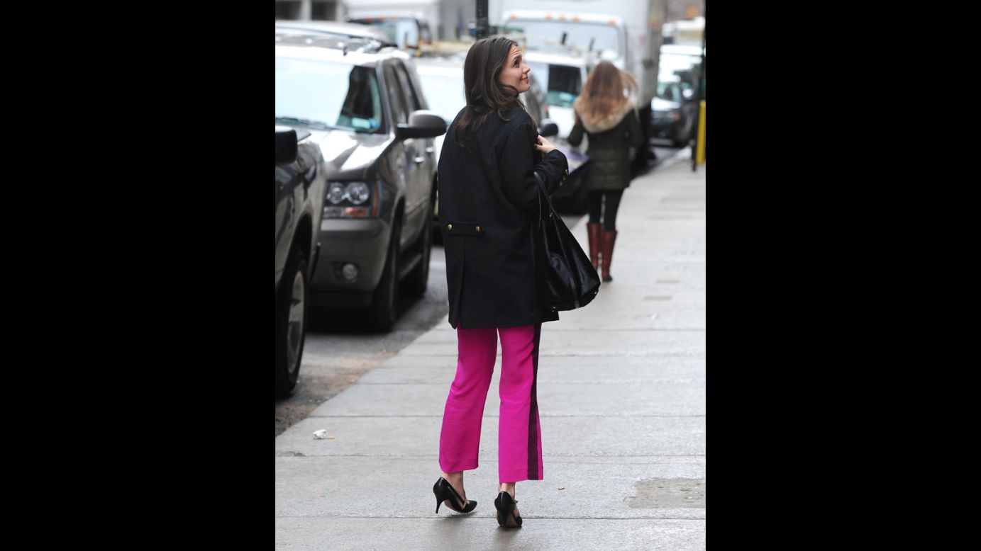 Since her relocation to New York, Katie Holmes has been seen taking full advantage of the city that never sleeps. Aside from frequently strolling the streets of New York like a regular Joe, Holmes was also photographed <a href="http://www.nydailynews.com/entertainment/gossip/katie-holmes-spotted-daughter-suri-subway-ride-article-1.1204798" target="_blank" target="_blank">sneaking in a catnap on the subway</a> in November 2012.