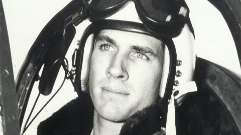 Thomas Hudner deliberately crashed his plane near Brown's to try to save him.