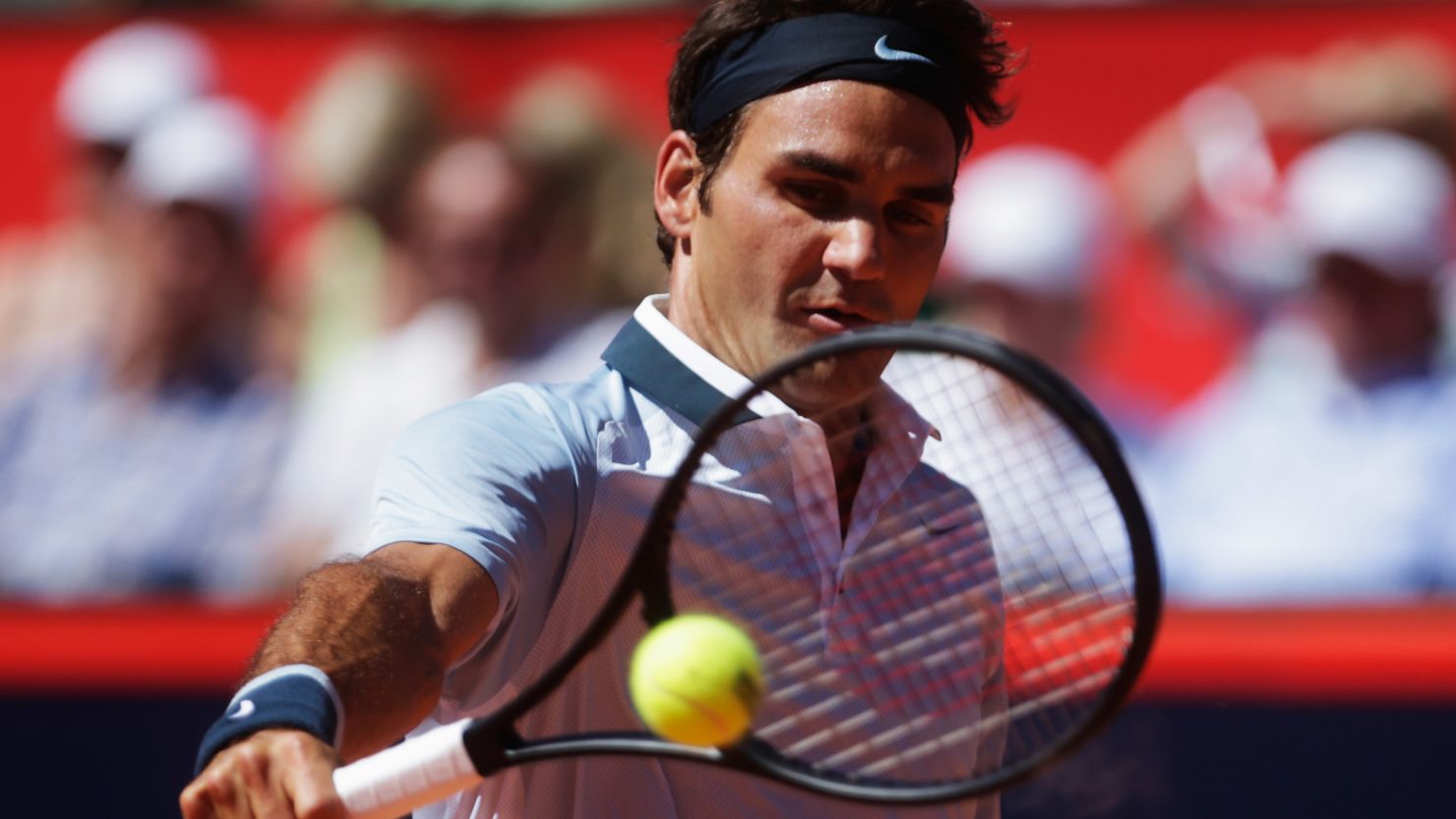 Roger Federer debuted his new racquet in Hamburg but lost in the semi-finals