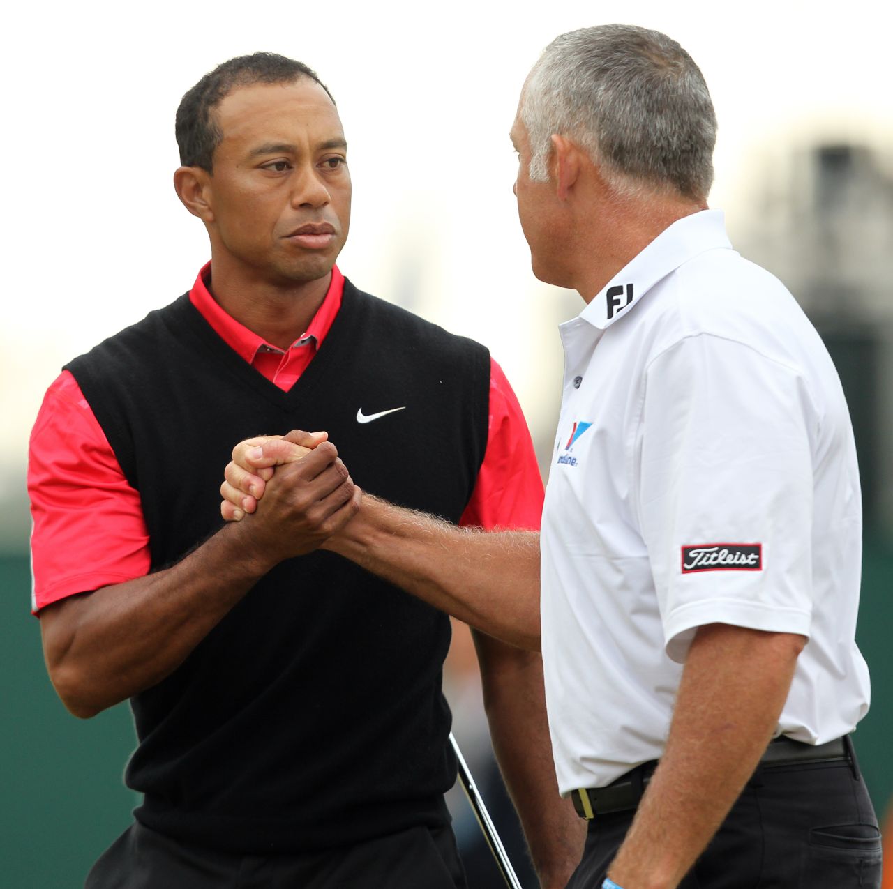 The wait goes on for a first major since 2008 for Woods but his weekend ends on a positive note as he shakes hands with former caddie Steve Williams at the 18th.