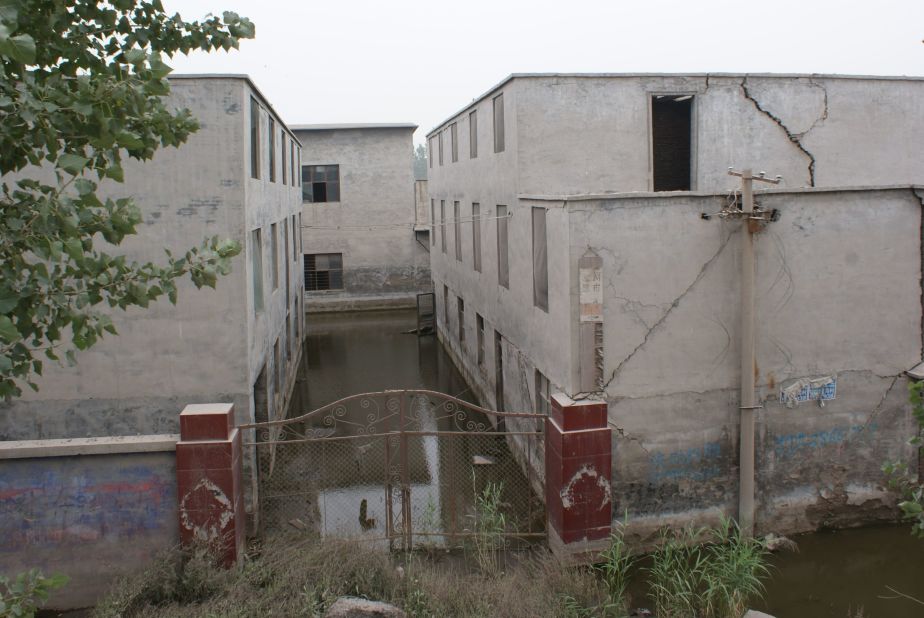 Huge cracks appeared on an abandoned elementary school of Xiao Guoqiang's village. In 2005, the local government transferred the entire population of this village of more than 3,000 farmers to a nearby town.
