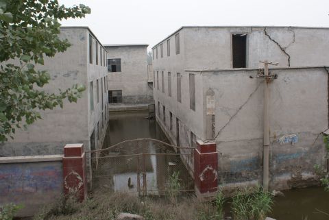 Huge cracks appeared on an abandoned elementary school of Xiao Guoqiang's village. In 2005, the local government transferred the entire population of this village of more than 3,000 farmers to a nearby town.