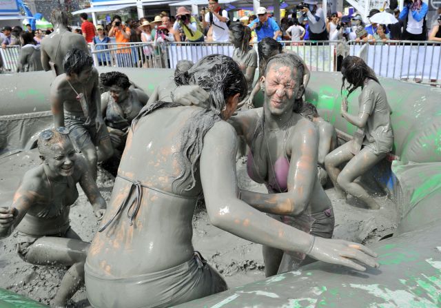 Thanks to the mud festival, local beaches "are so full of foreign tourists that one could mistake them for Europe or the United States," reported local news agency Yonhap. 
